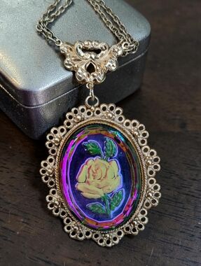 Vintage Reverse Hand-painted Carved Intaglio Glass Rose Cameo Pendant Necklace